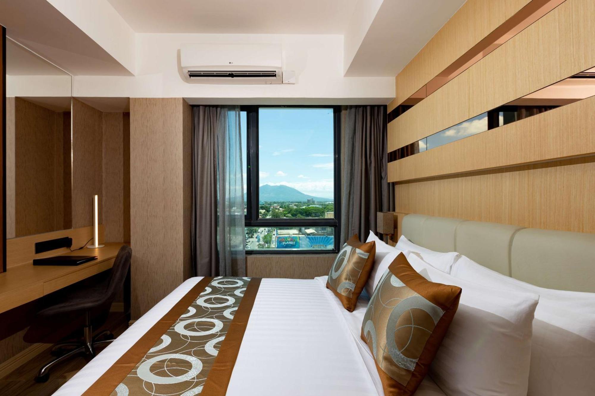 Best Western Plus Metro Clark Angeles Buitenkant foto